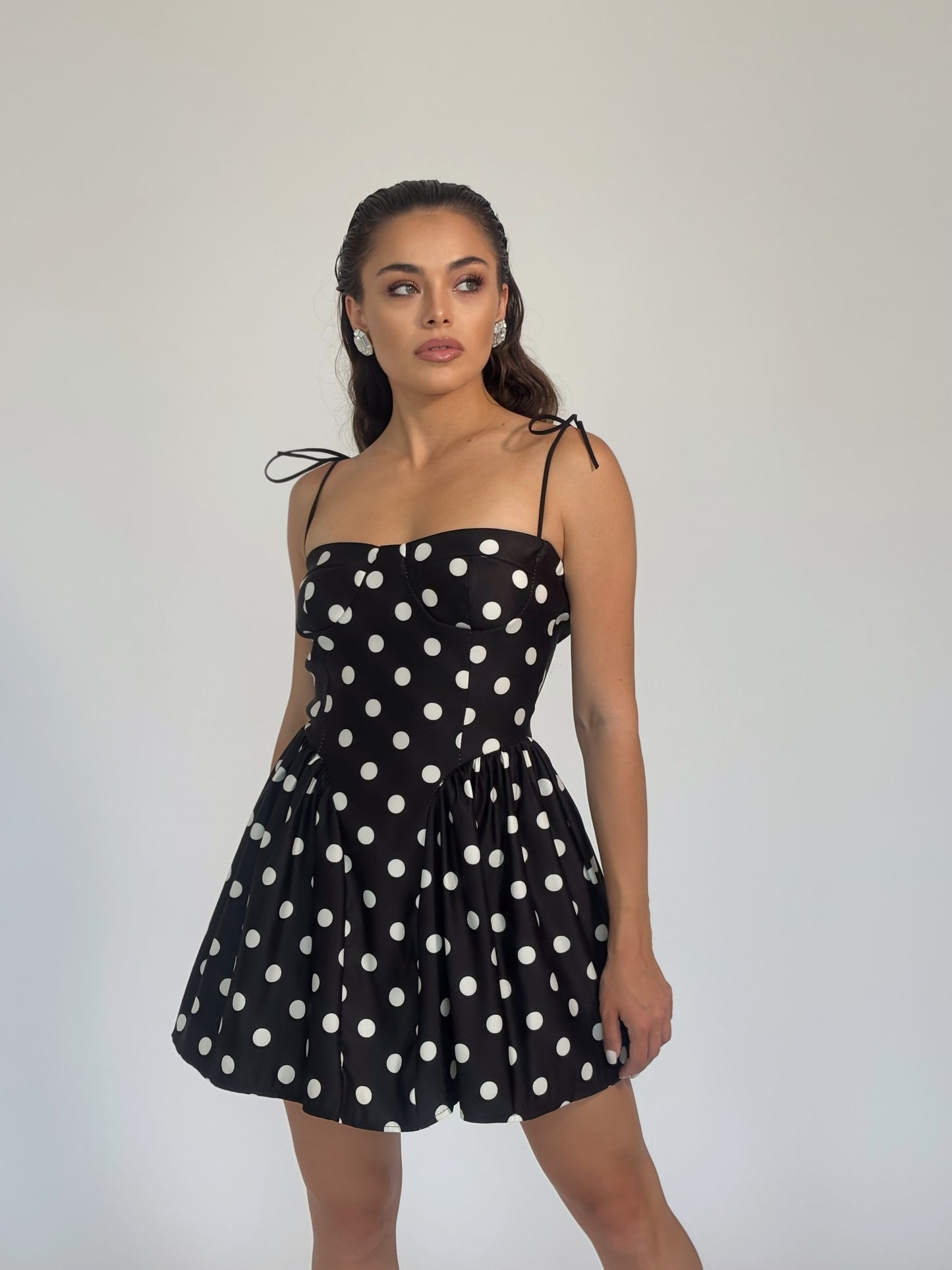 Къса рокля на точки Polka