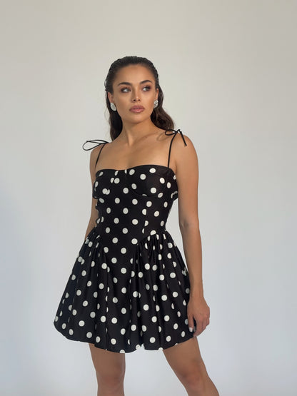 Къса рокля на точки Polka