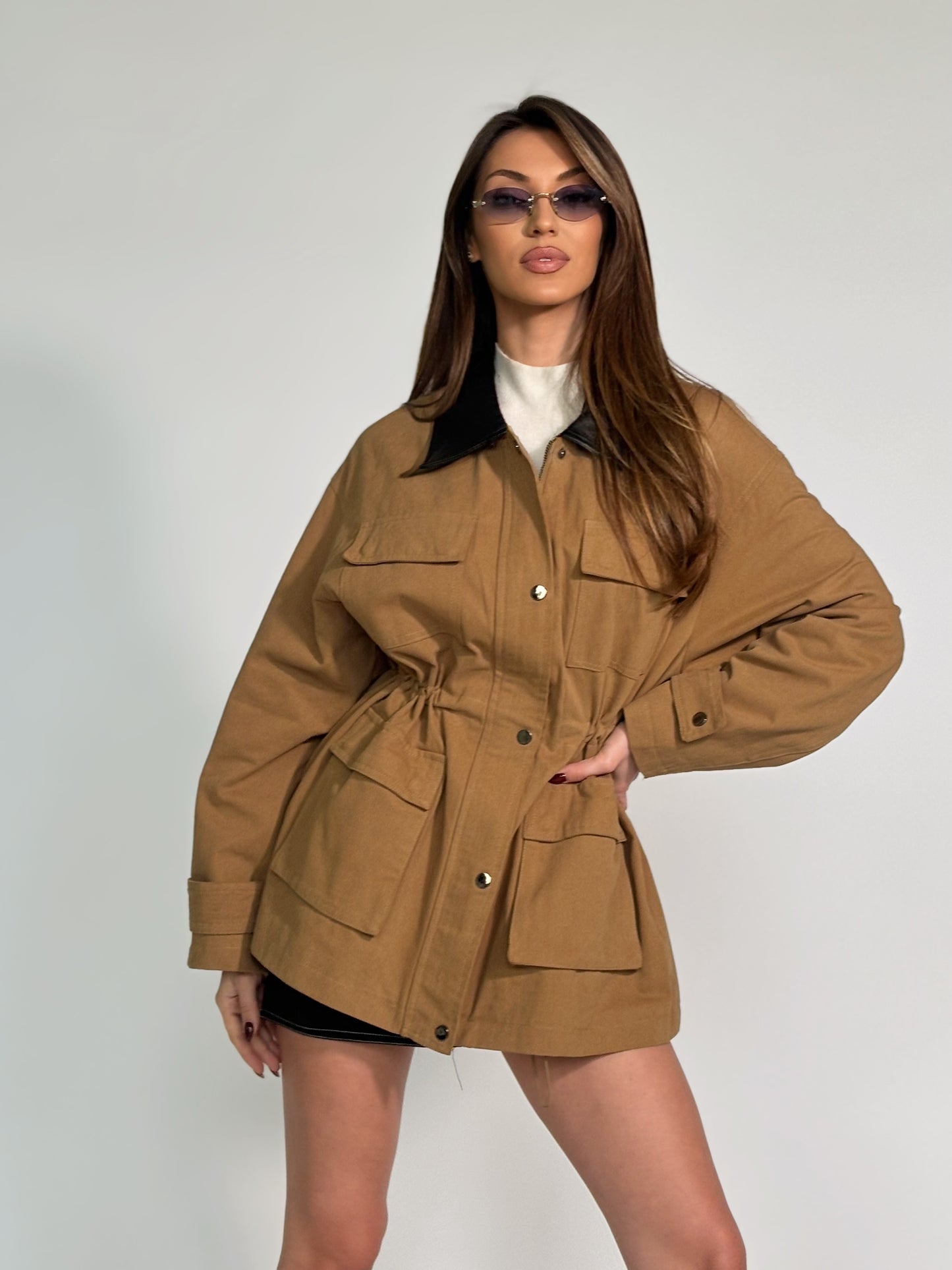 Тренчкот Amela със затягане в талията