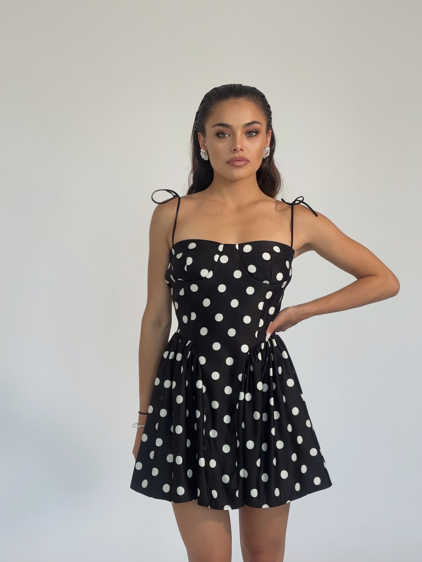 Къса рокля на точки Polka