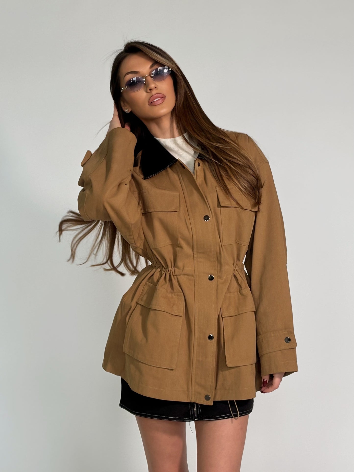 Тренчкот Amela със затягане в талията