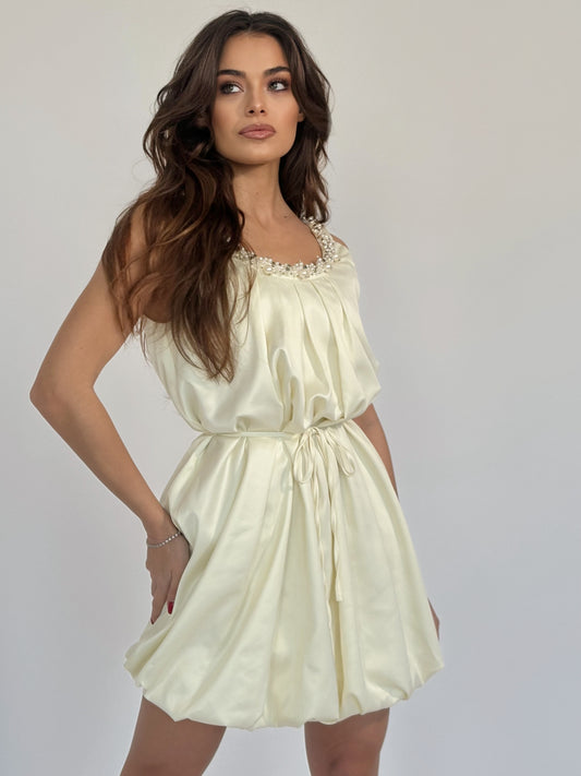 Сатенена рокля с перли Corina