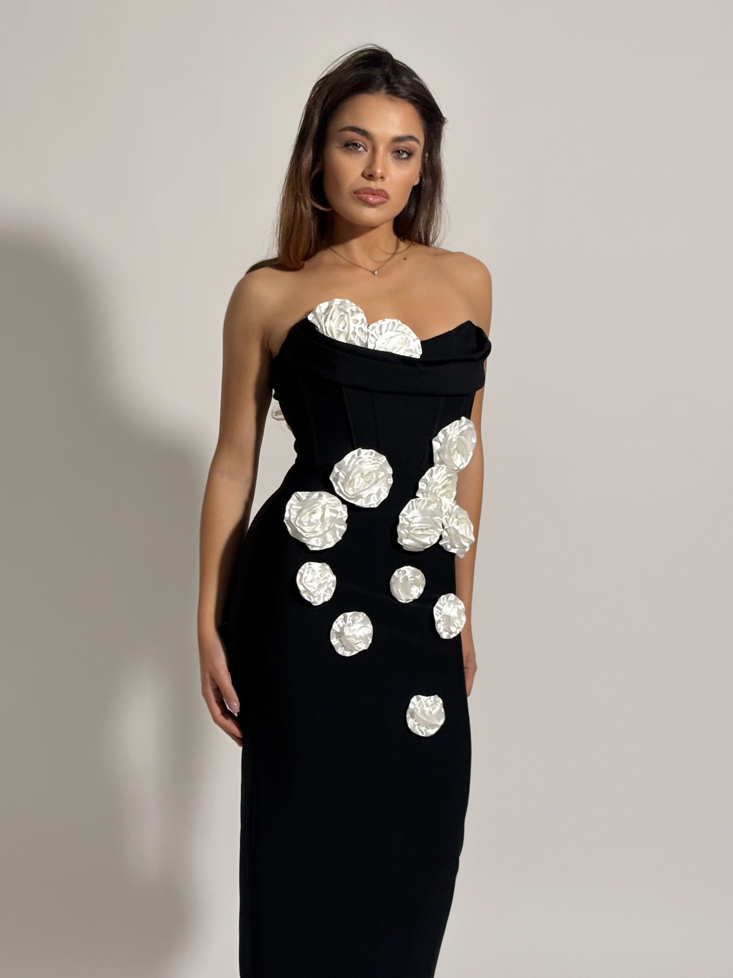 Бандажна рокля Emi с рози