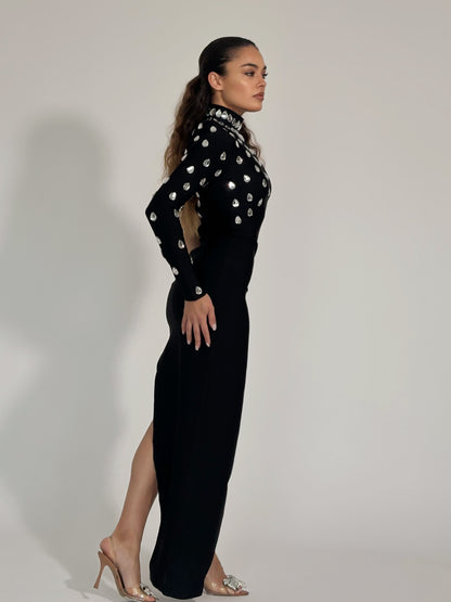 Бандажна рокля Violla с един ръкав и камъни