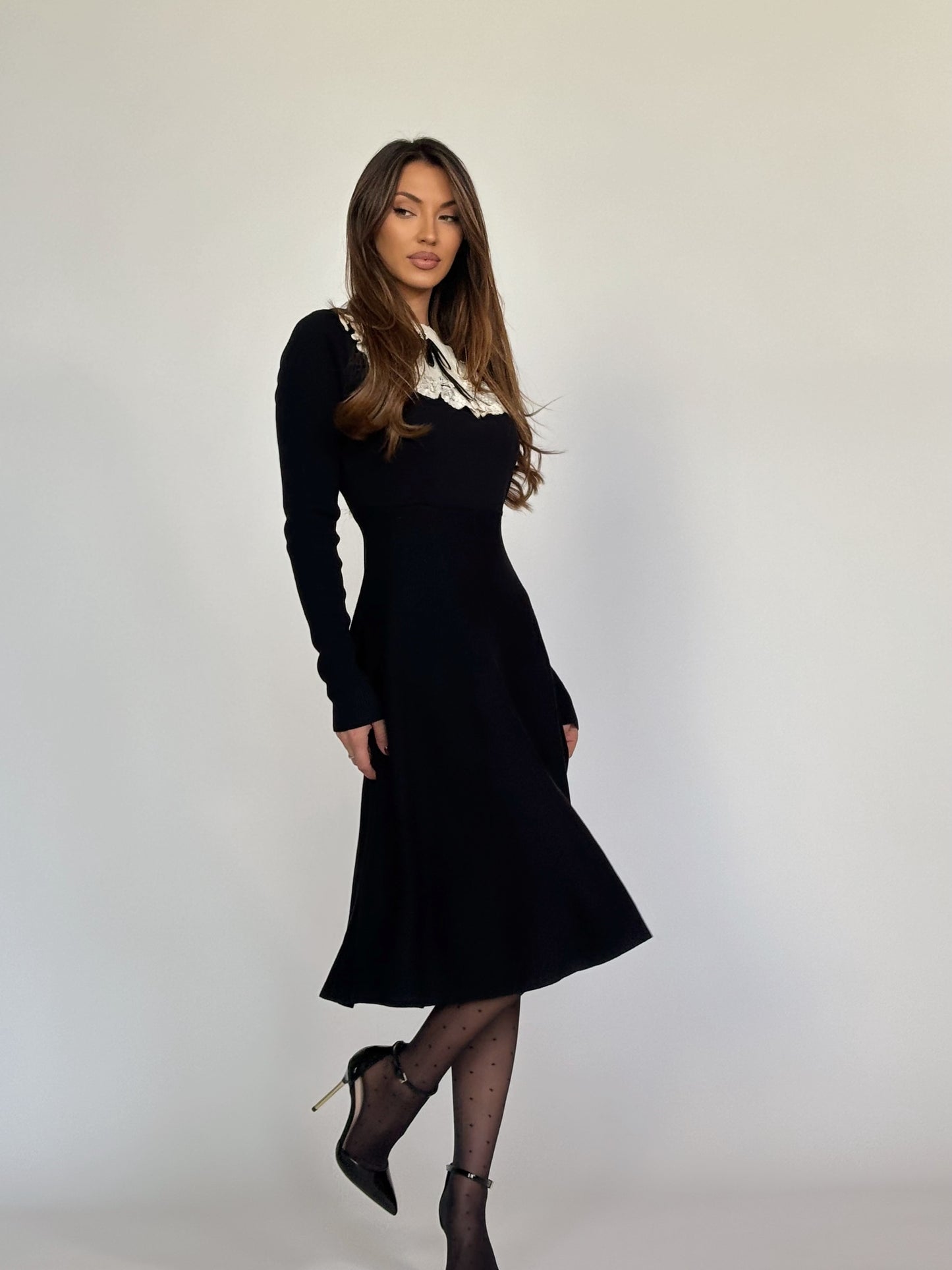 Рокля Hensel с дантела и панделка