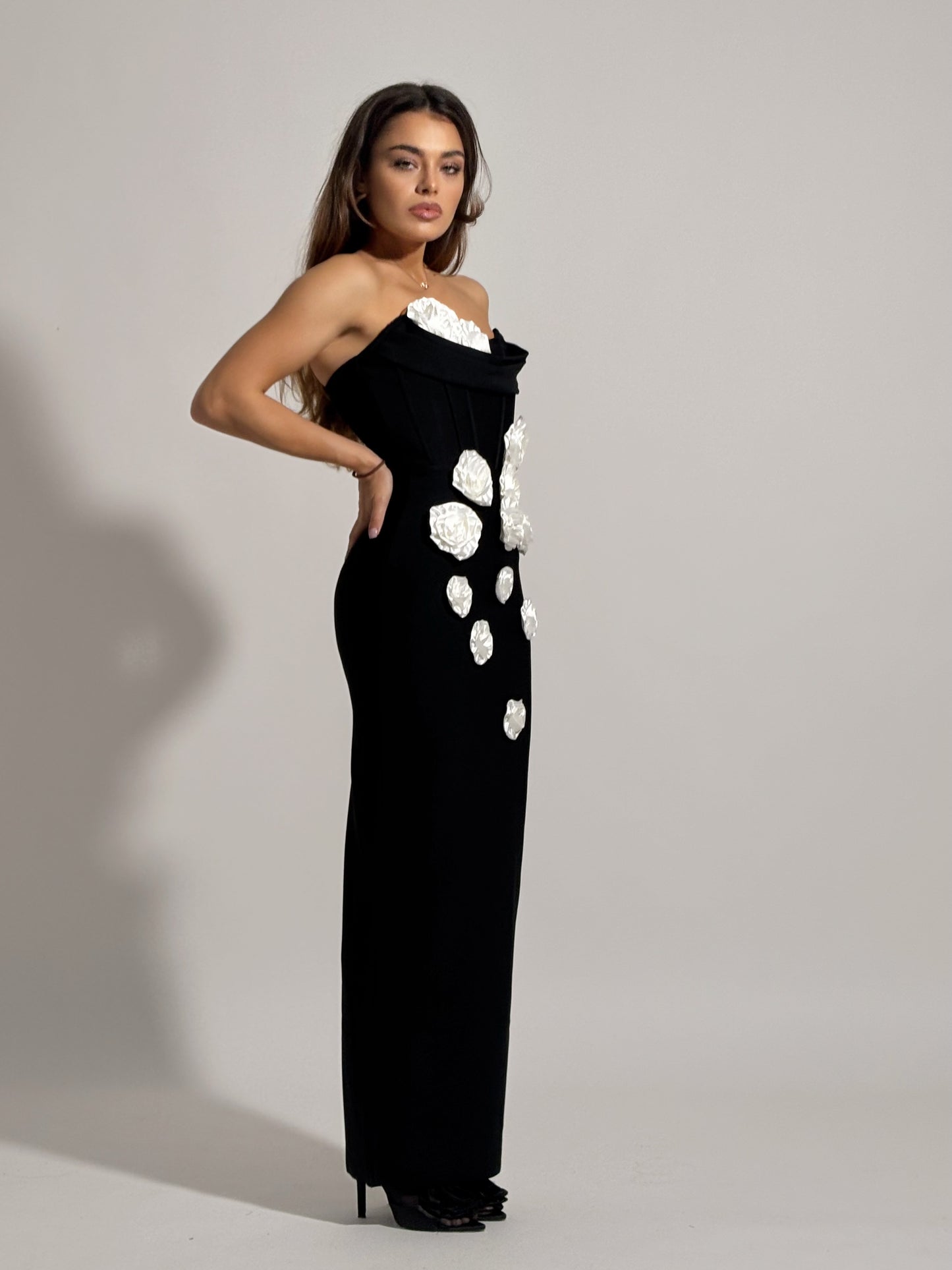 Бандажна рокля Emi с рози