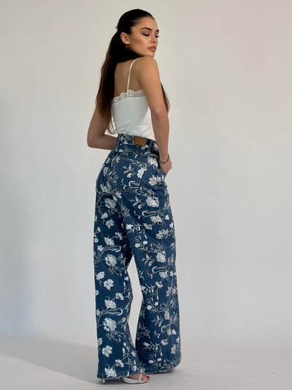 Blumer jeans with sequins and embroidery