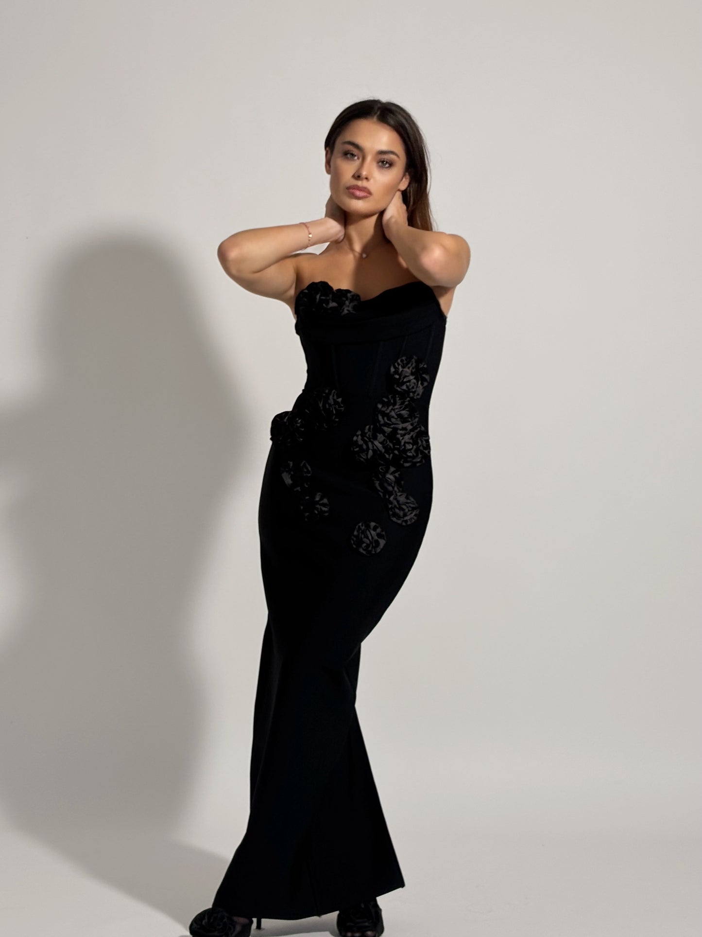 Бандажна рокля Emily с рози