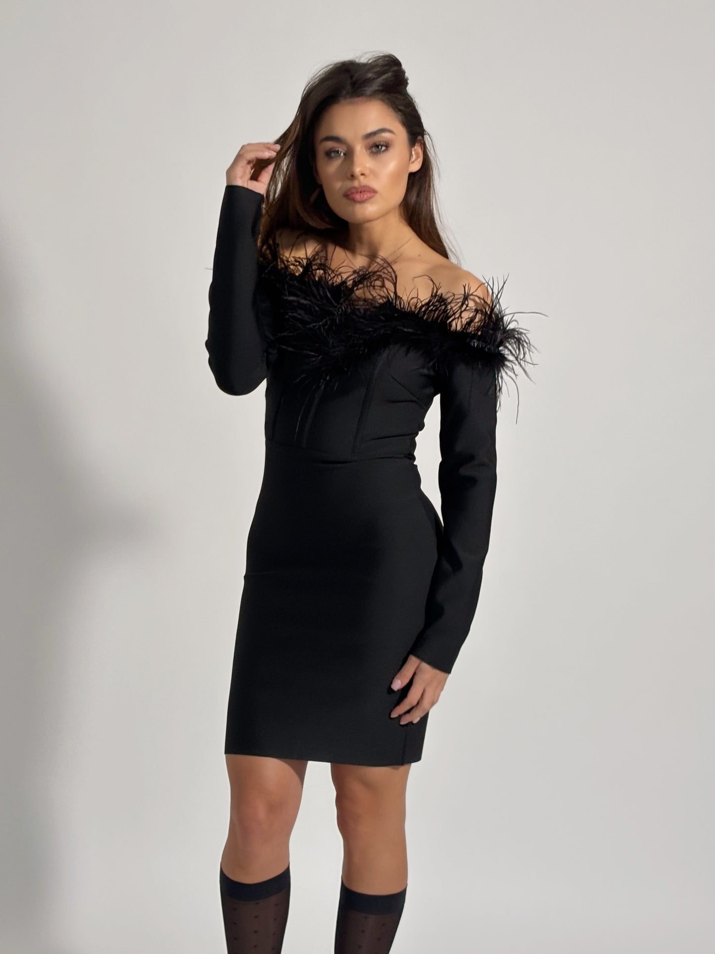 Бандажна рокля с естествени пера Florina