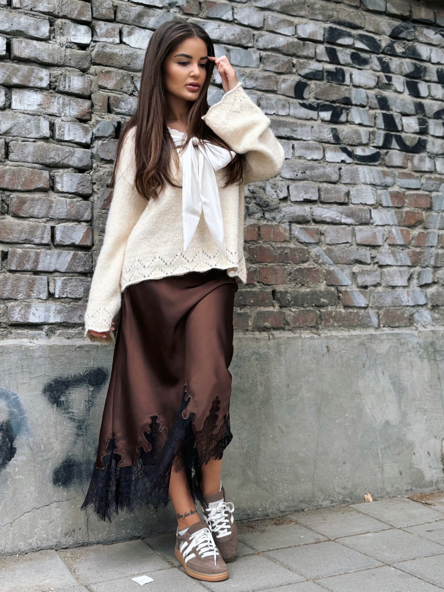 Сатенена пола Veronik с дантела