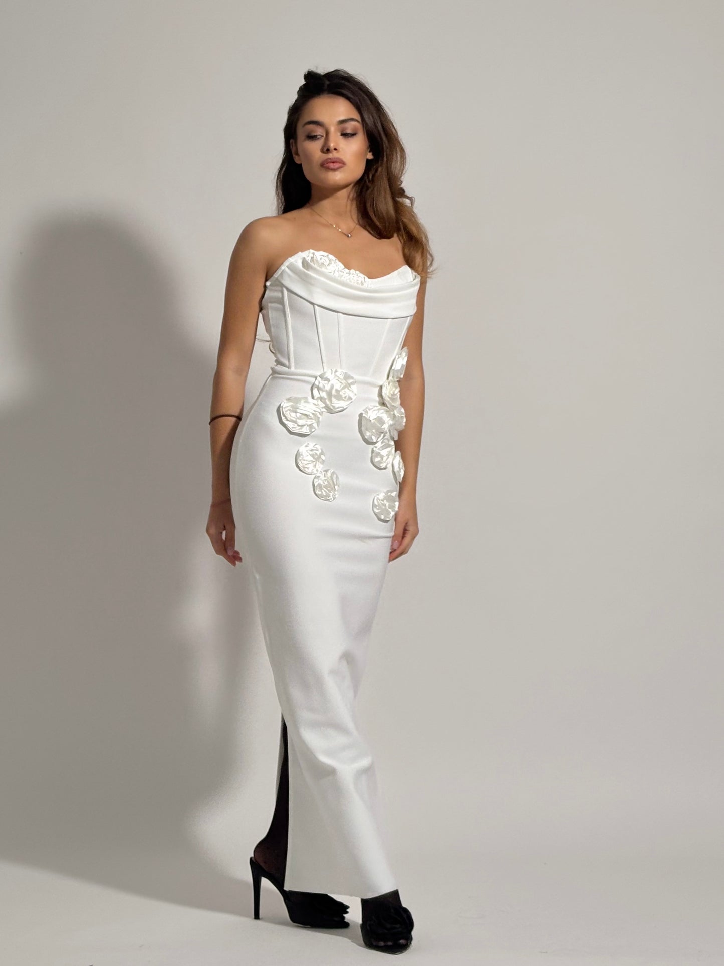 Бандажна рокля Emily с рози