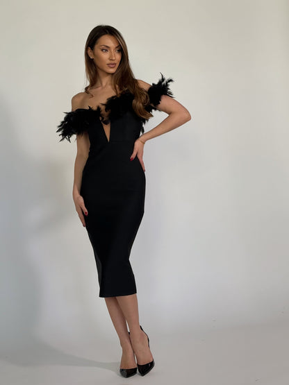 Бандажна рокля с Estrell с естествени пера