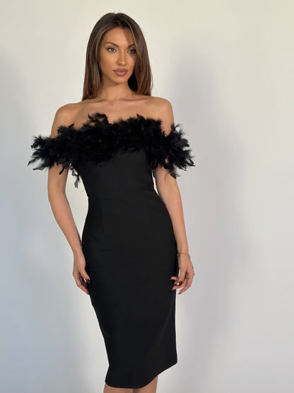 Бандажна рокля с пера Clara