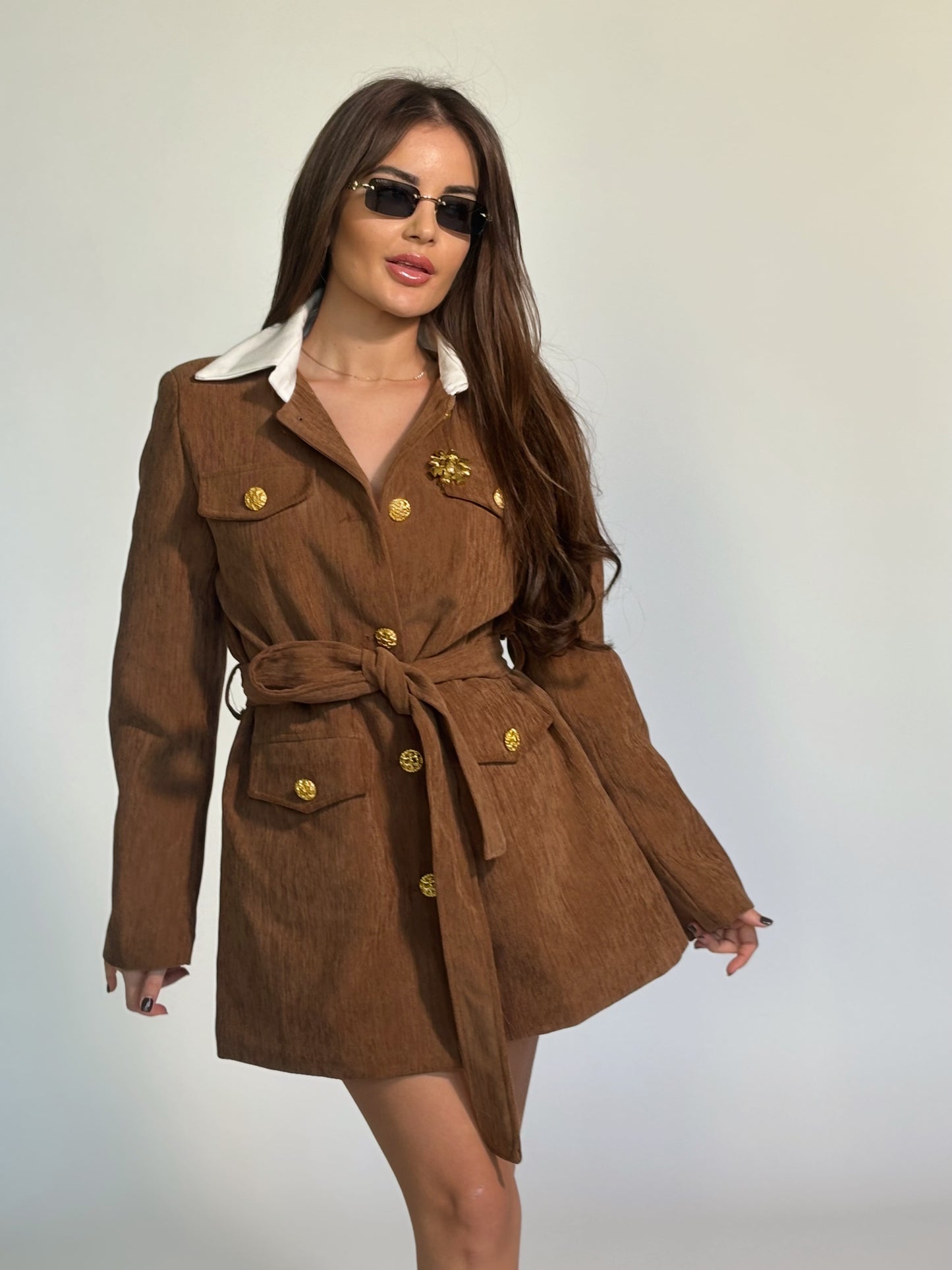 Рокля/сако Betti с колан и брошка