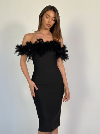 Бандажна рокля с пера Clara