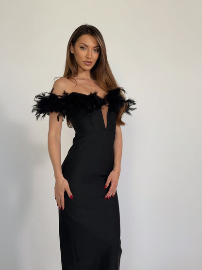 Бандажна рокля с Estrell с естествени пера