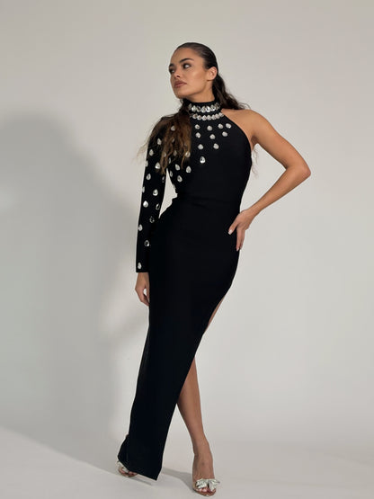 Бандажна рокля Violla с един ръкав и камъни