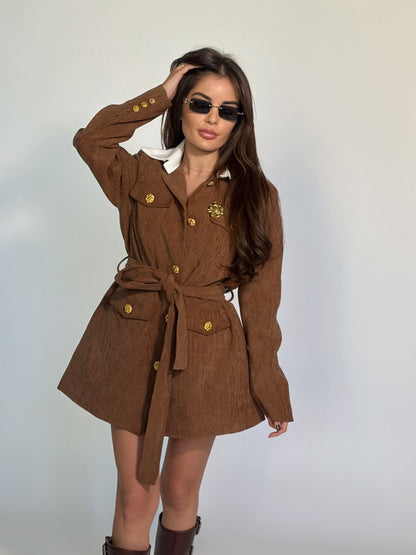 Рокля/сако Betti с колан и брошка