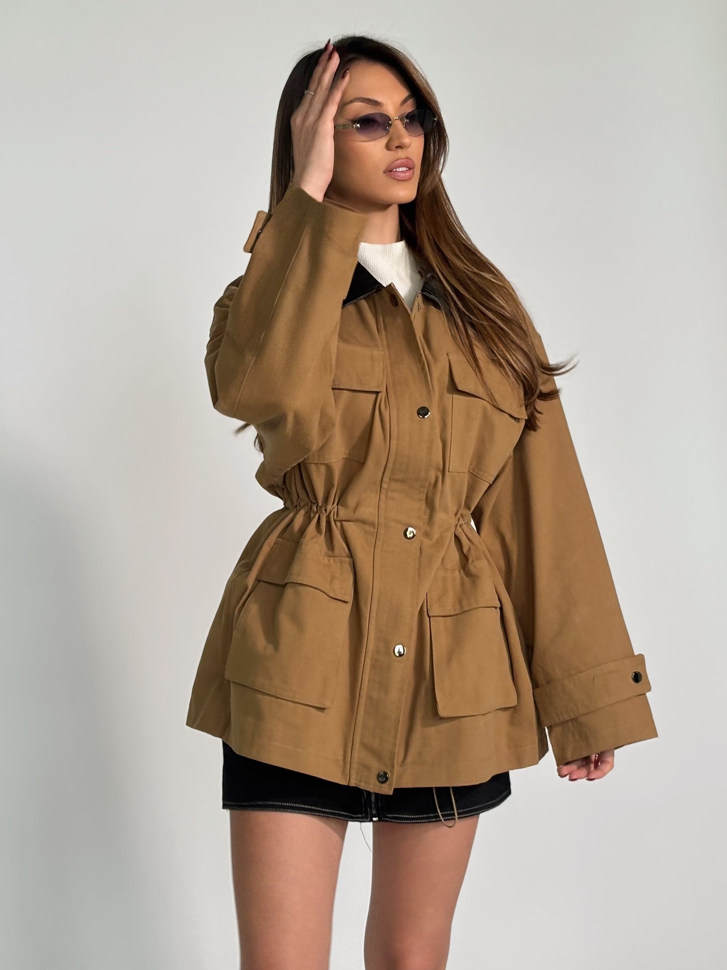 Тренчкот Amela със затягане в талията