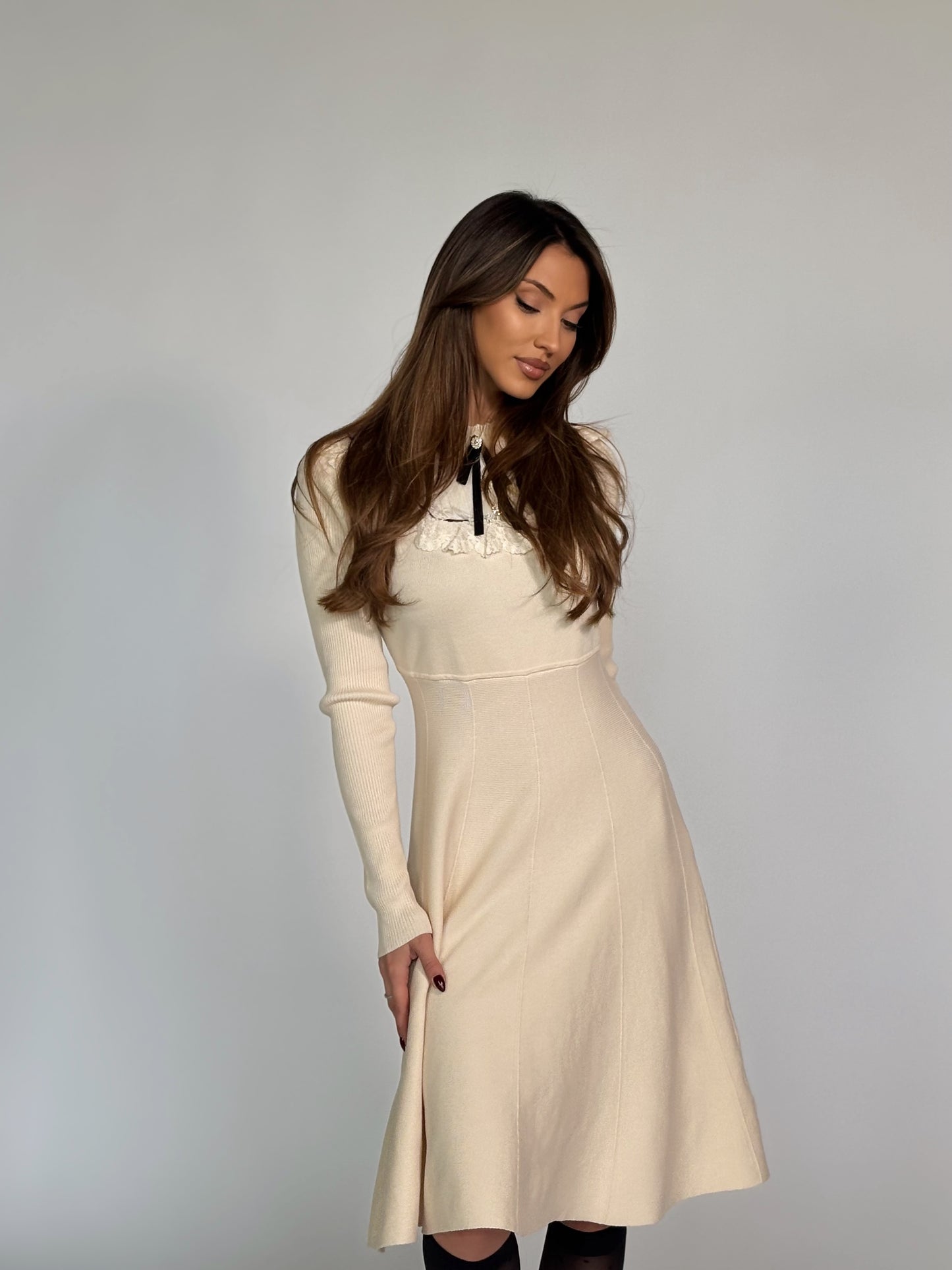 Рокля Hensel с дантела и панделка