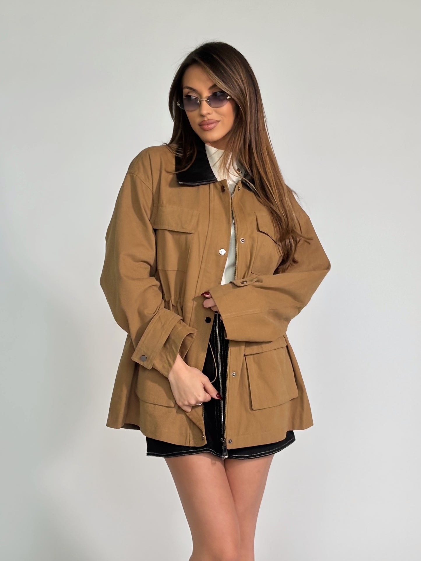 Тренчкот Amela със затягане в талията