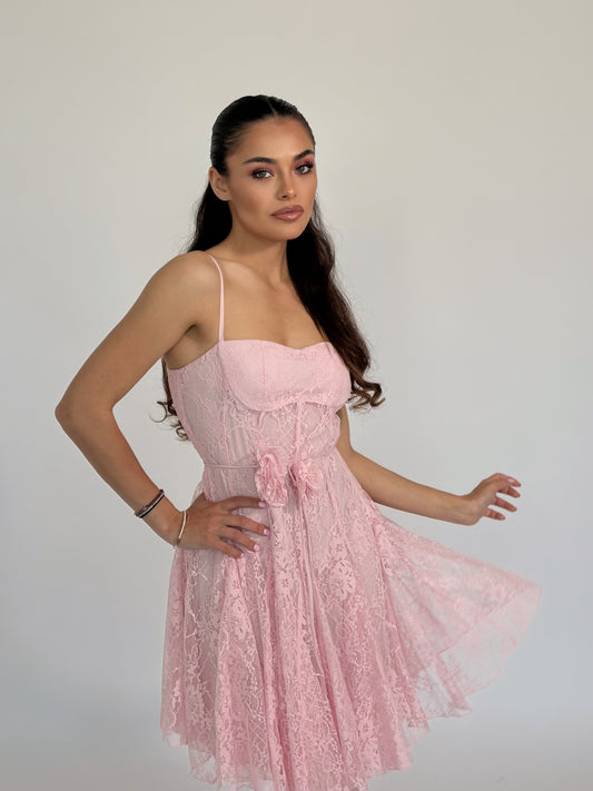 Къса дантелена рокля Clarina