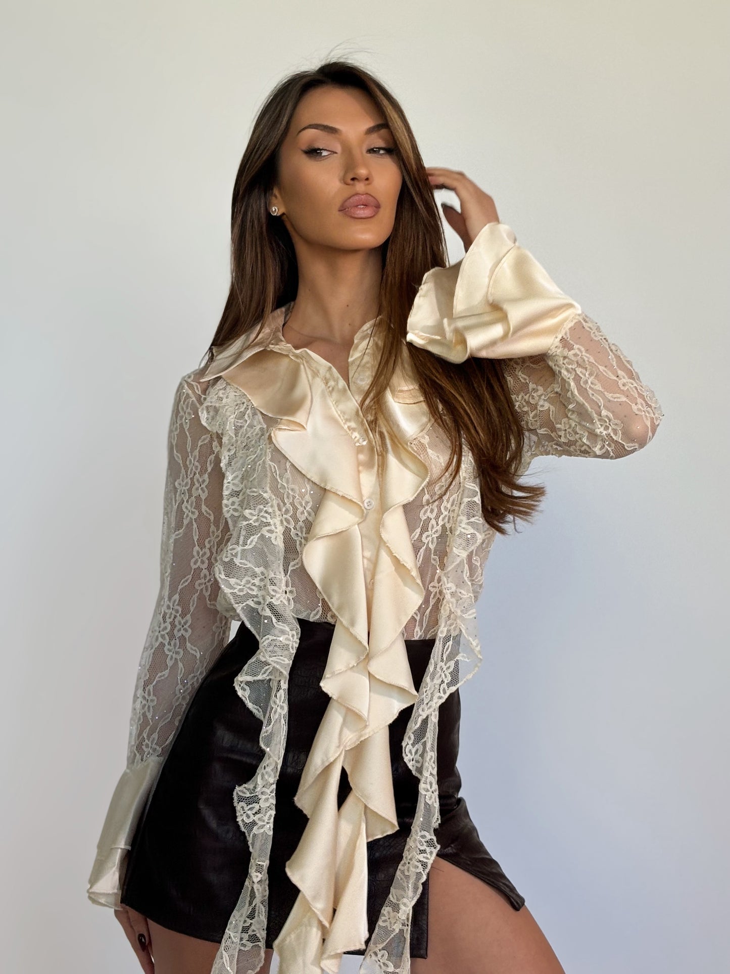 Дантелена риза Matilde със сатен и камъни