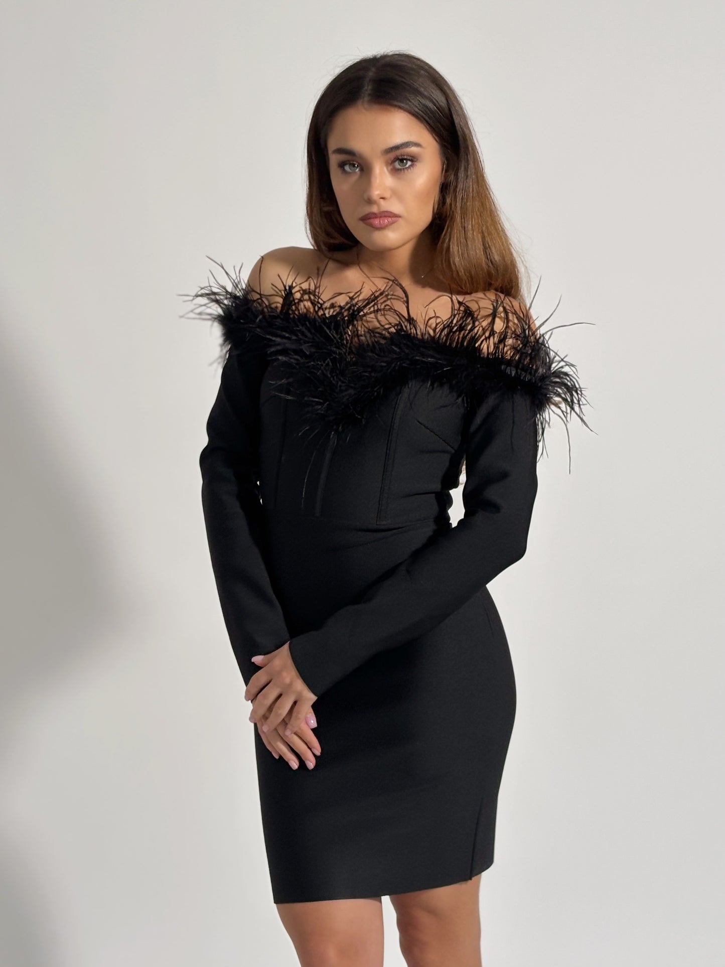 Бандажна рокля с естествени пера Florina