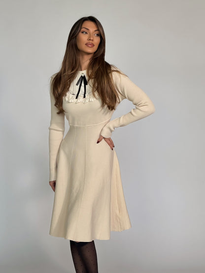 Рокля Hensel с дантела и панделка