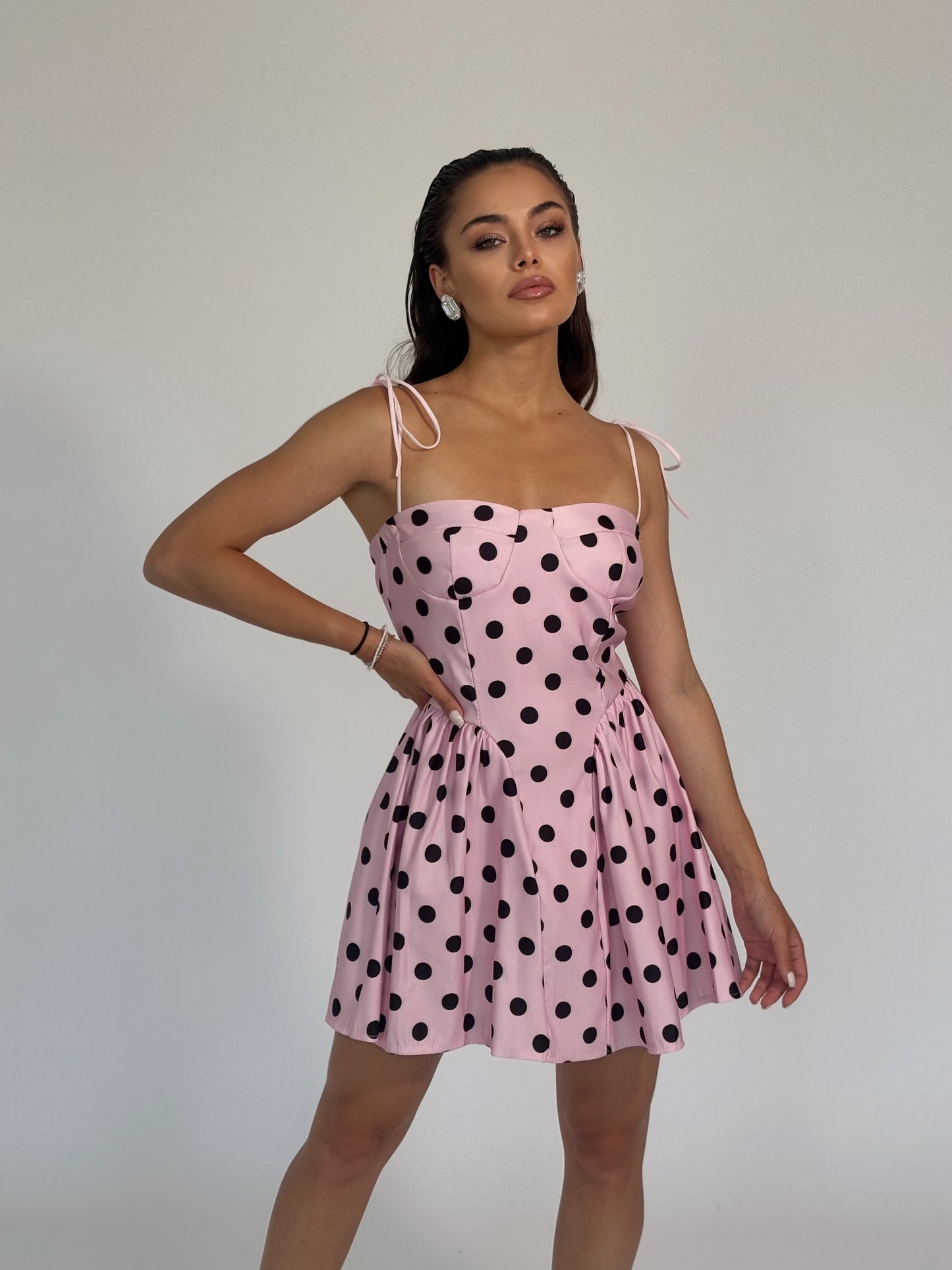 Къса рокля на точки Polka