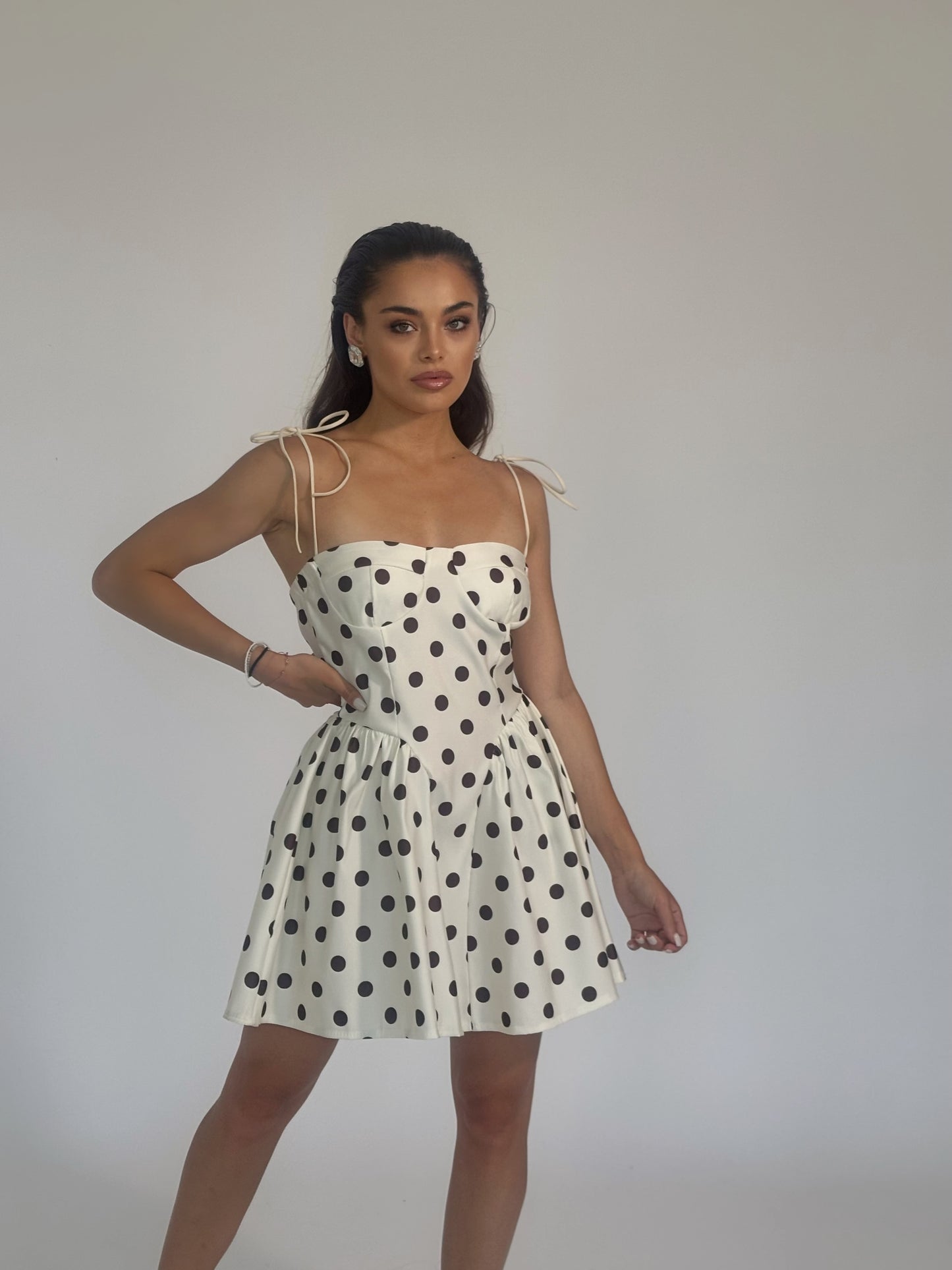 Къса рокля на точки Polka