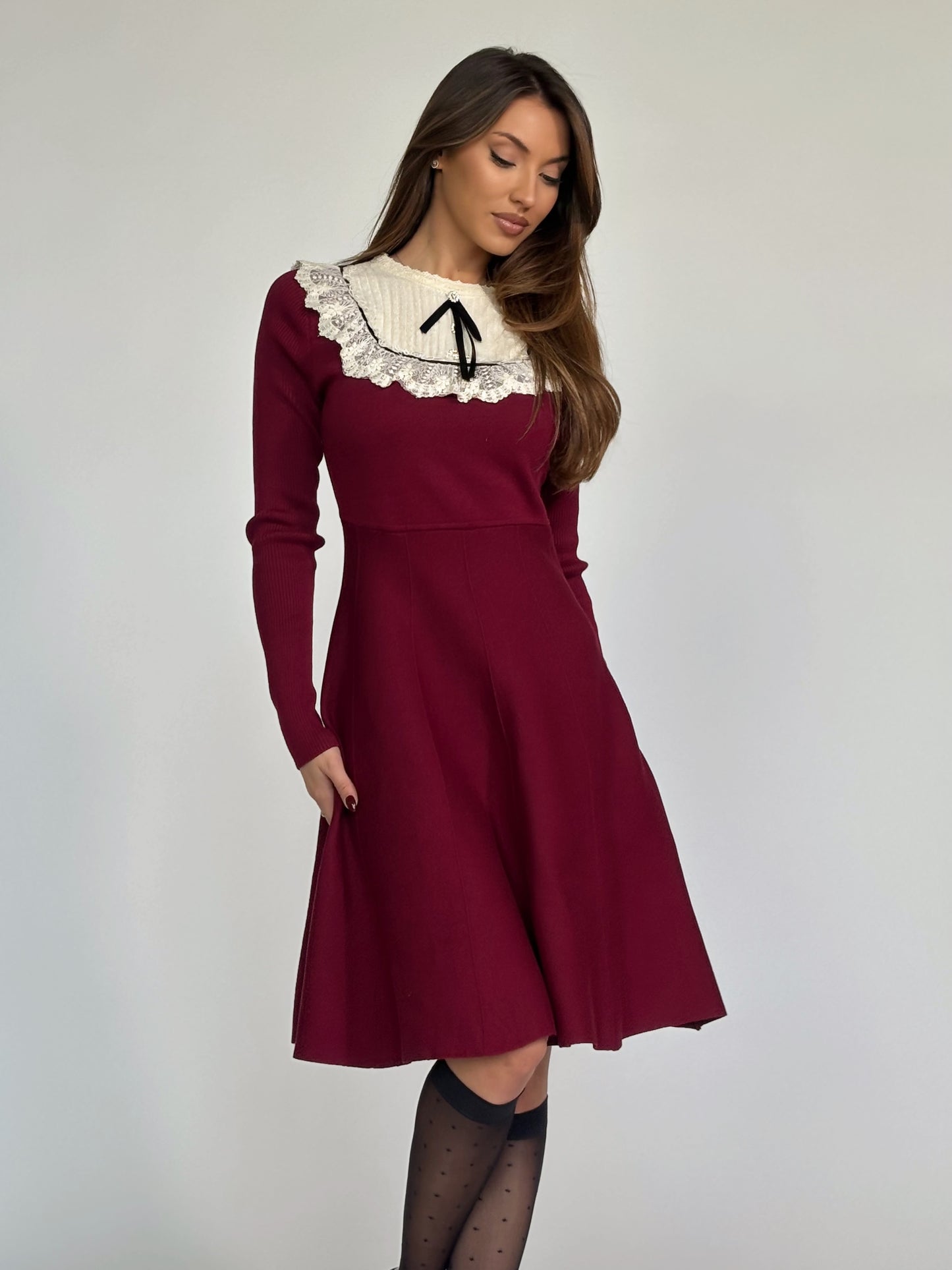 Рокля Hensel с дантела и панделка