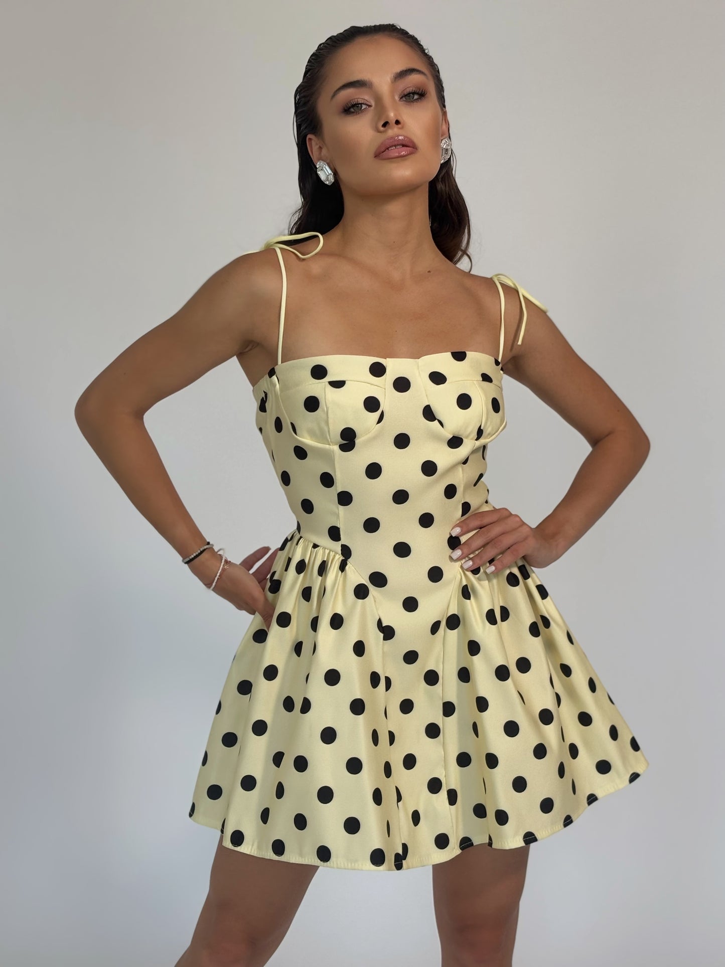 Къса рокля на точки Polka