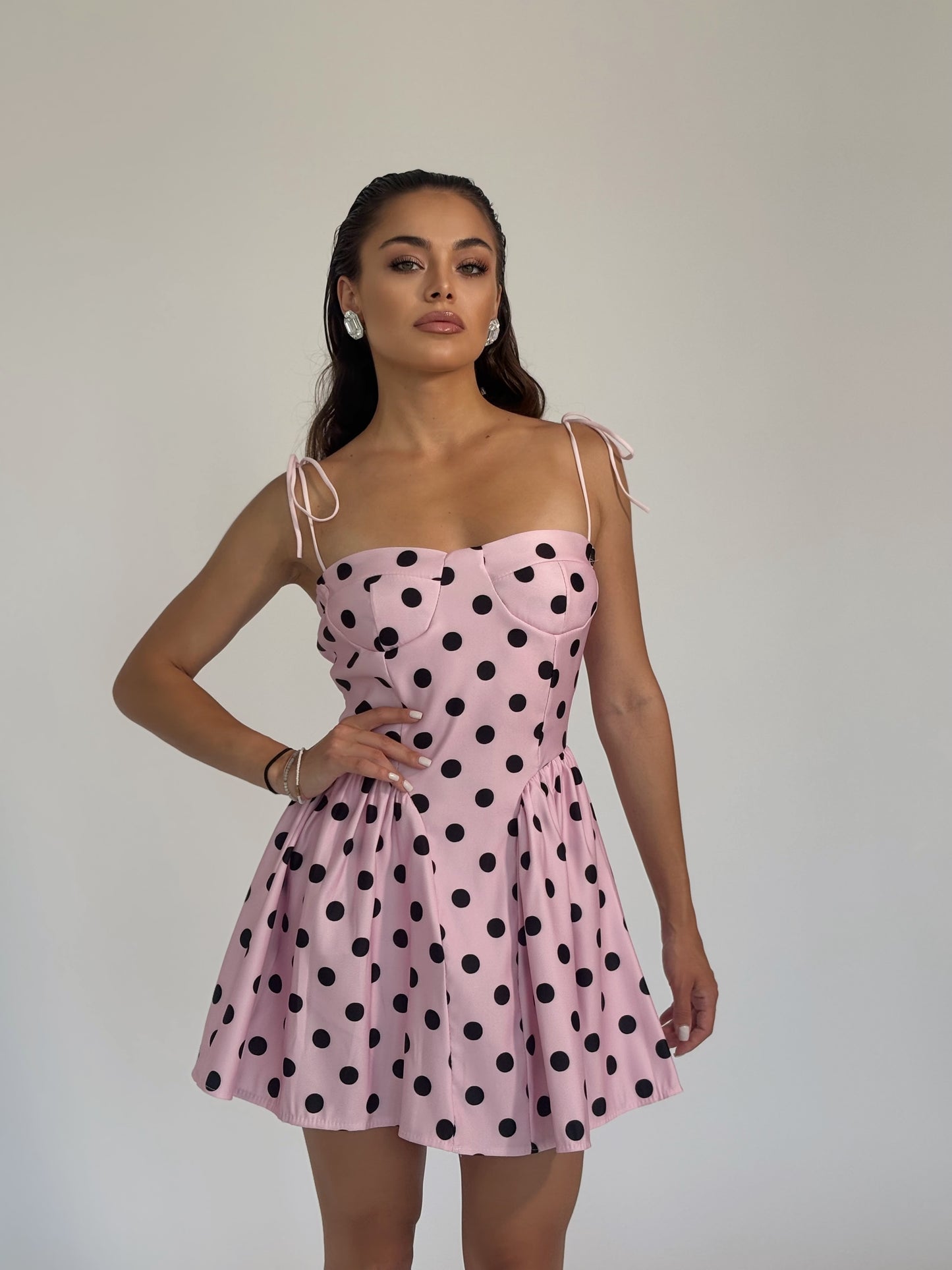 Къса рокля на точки Polka