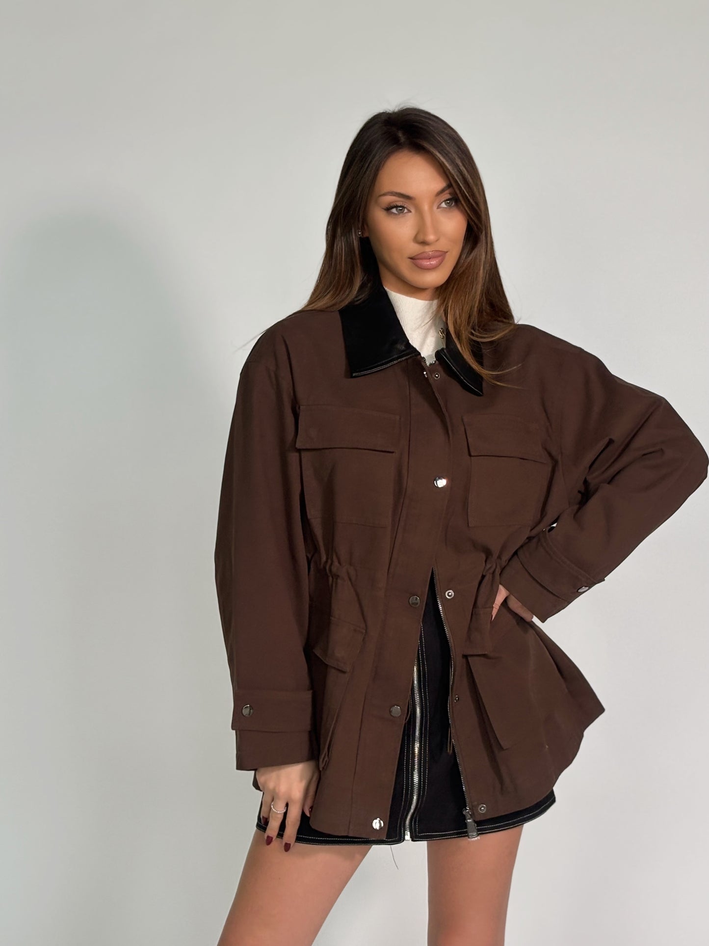 Тренчкот Amela със затягане в талията