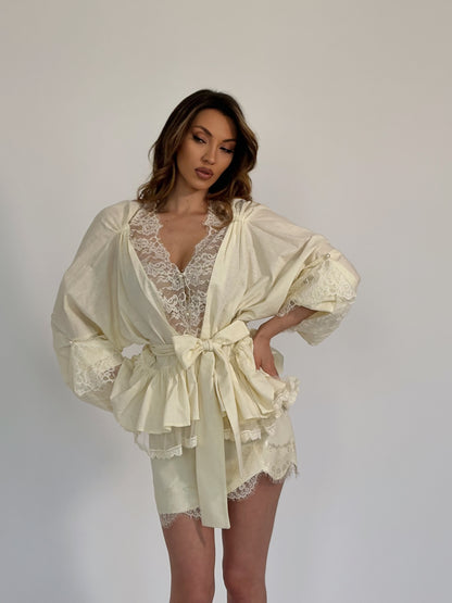 Риза с дантела и колан Folora