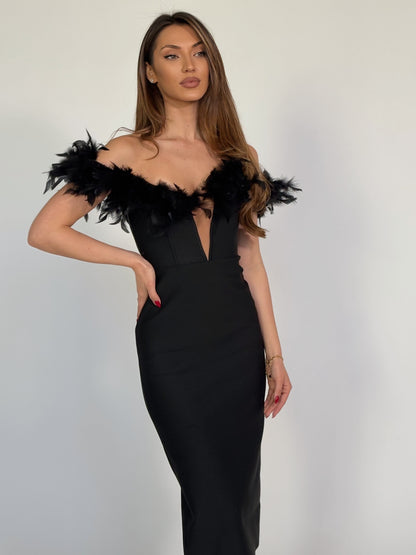 Бандажна рокля с Estrell с естествени пера