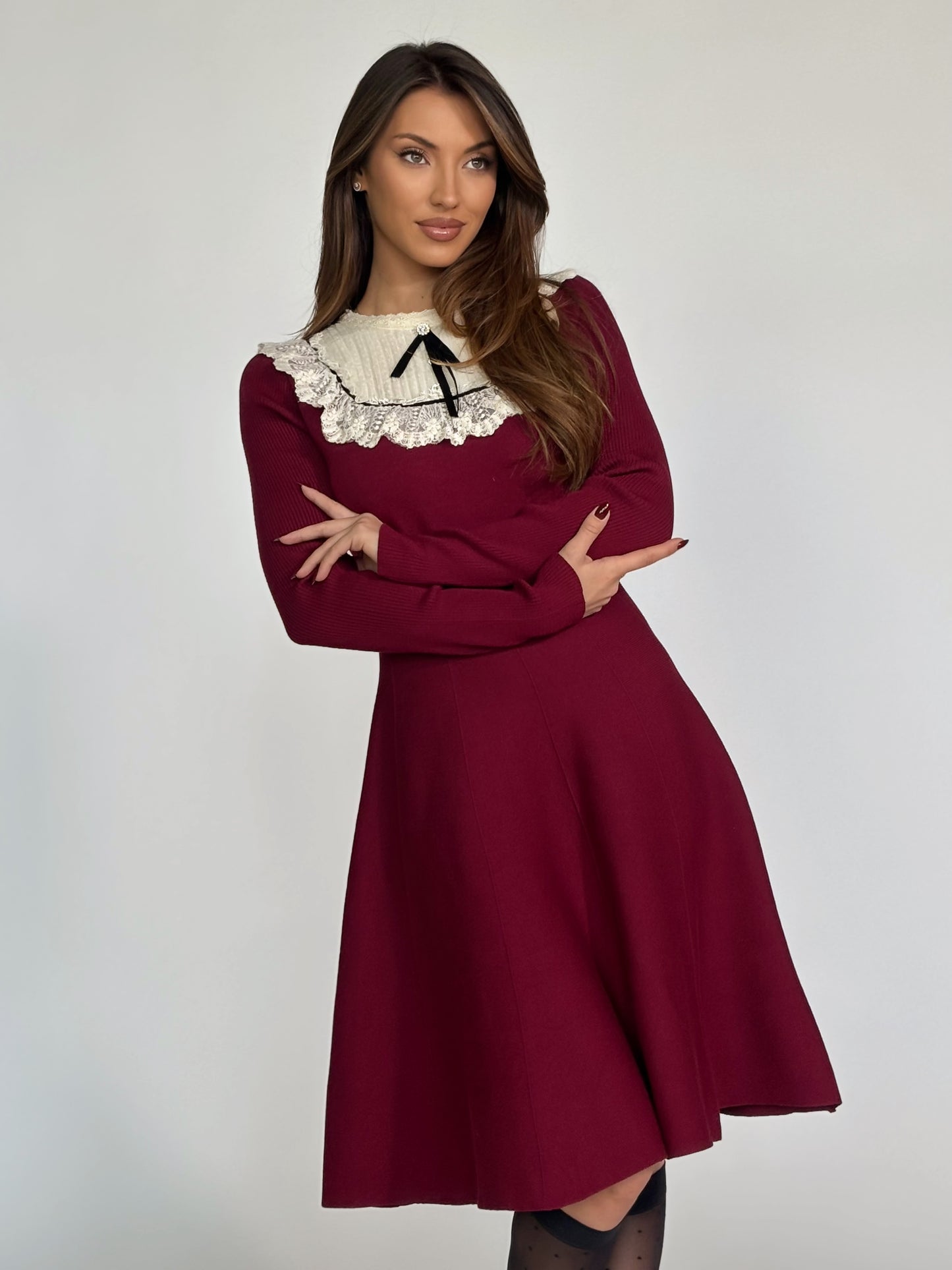 Рокля Hensel с дантела и панделка