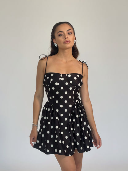 Къса рокля на точки Polka