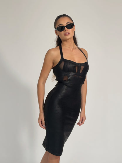 Бандажна рокля Carollina с лъскав ефект