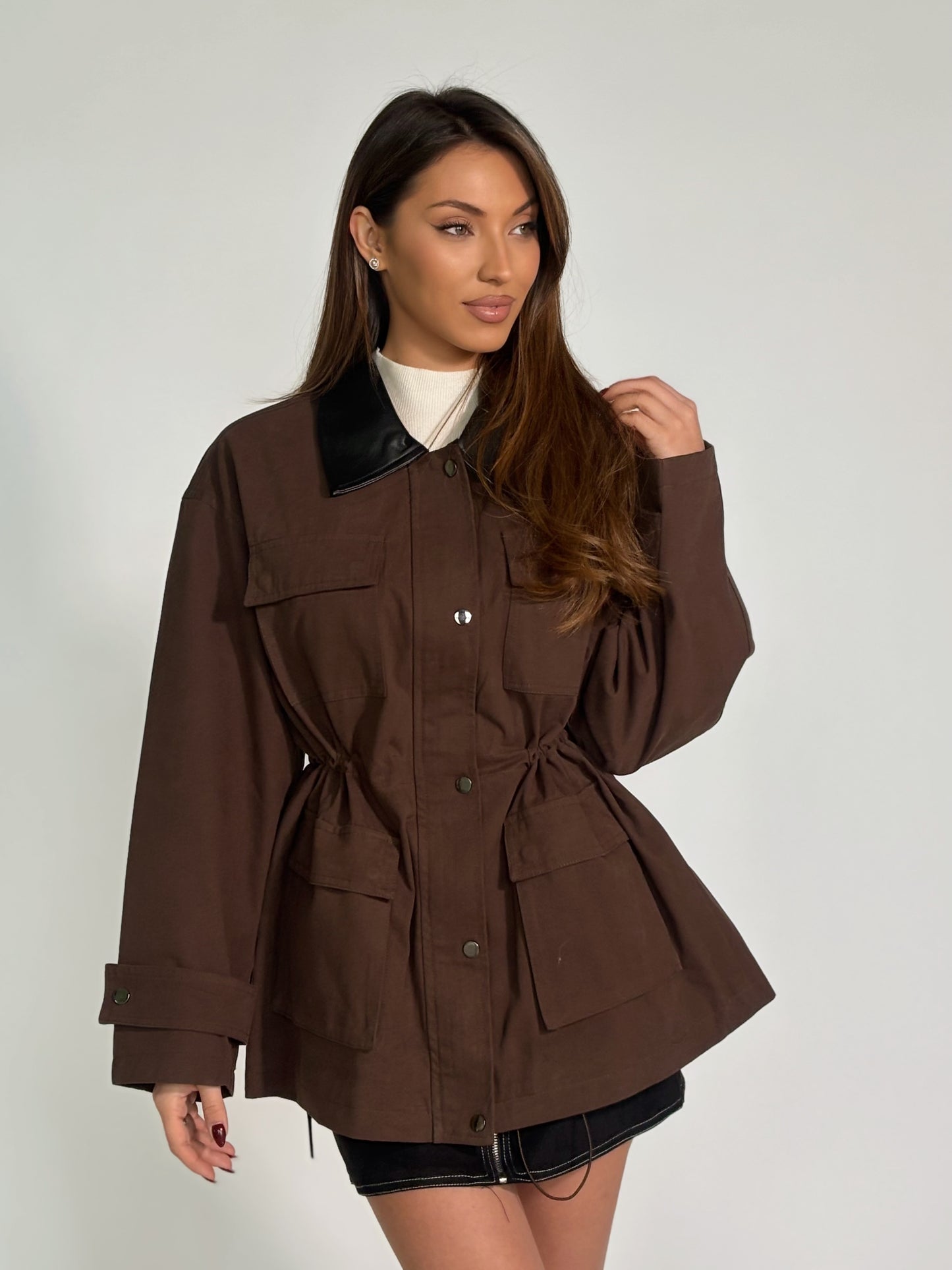 Тренчкот Amela със затягане в талията