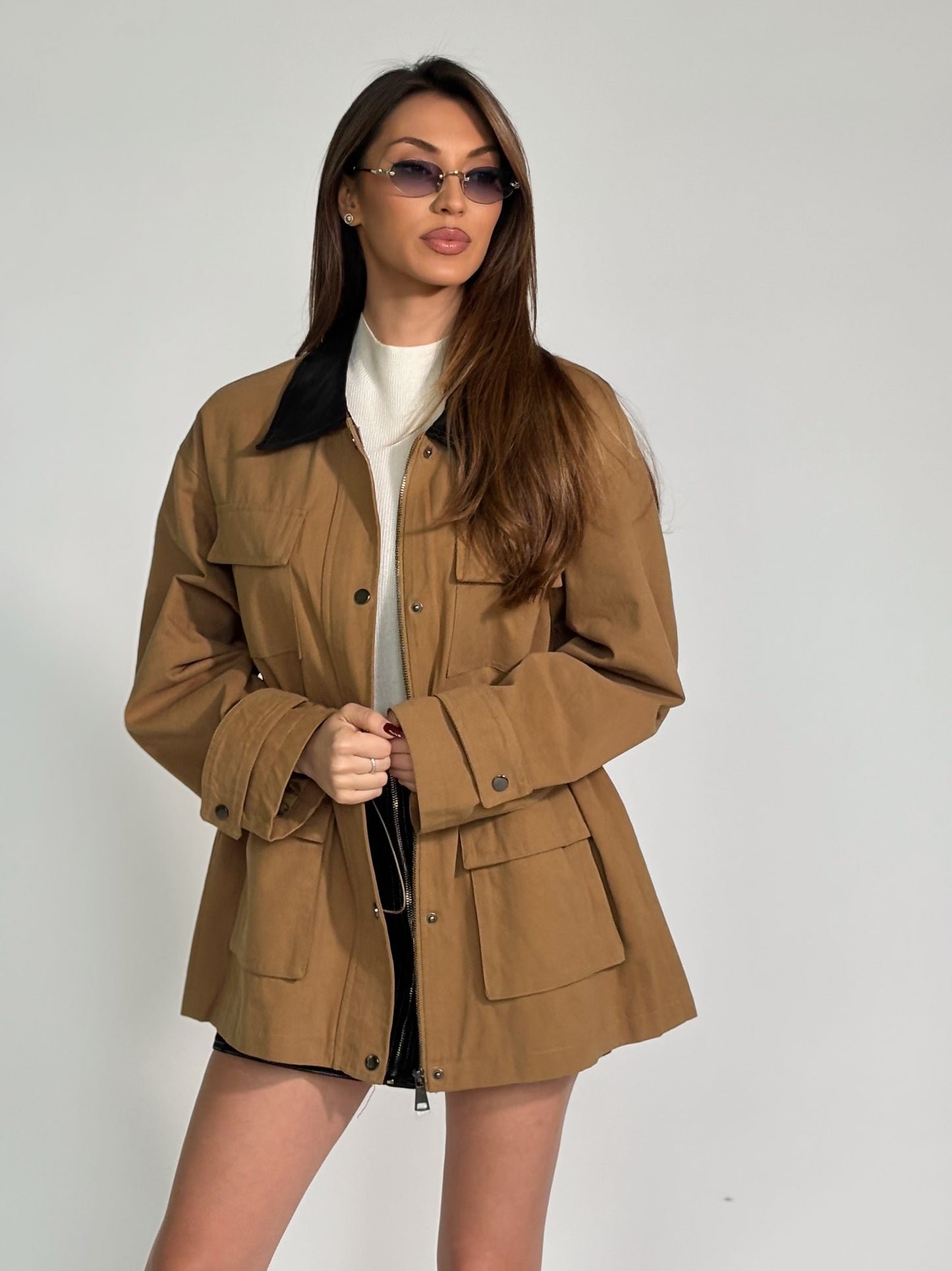 Тренчкот Amela със затягане в талията