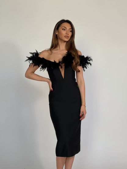 Бандажна рокля с Estrell с естествени пера