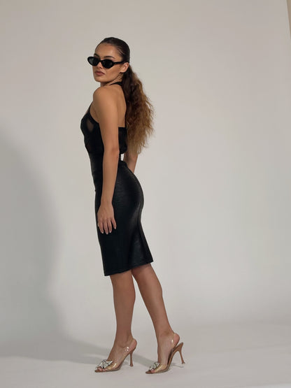 Бандажна рокля Carollina с лъскав ефект