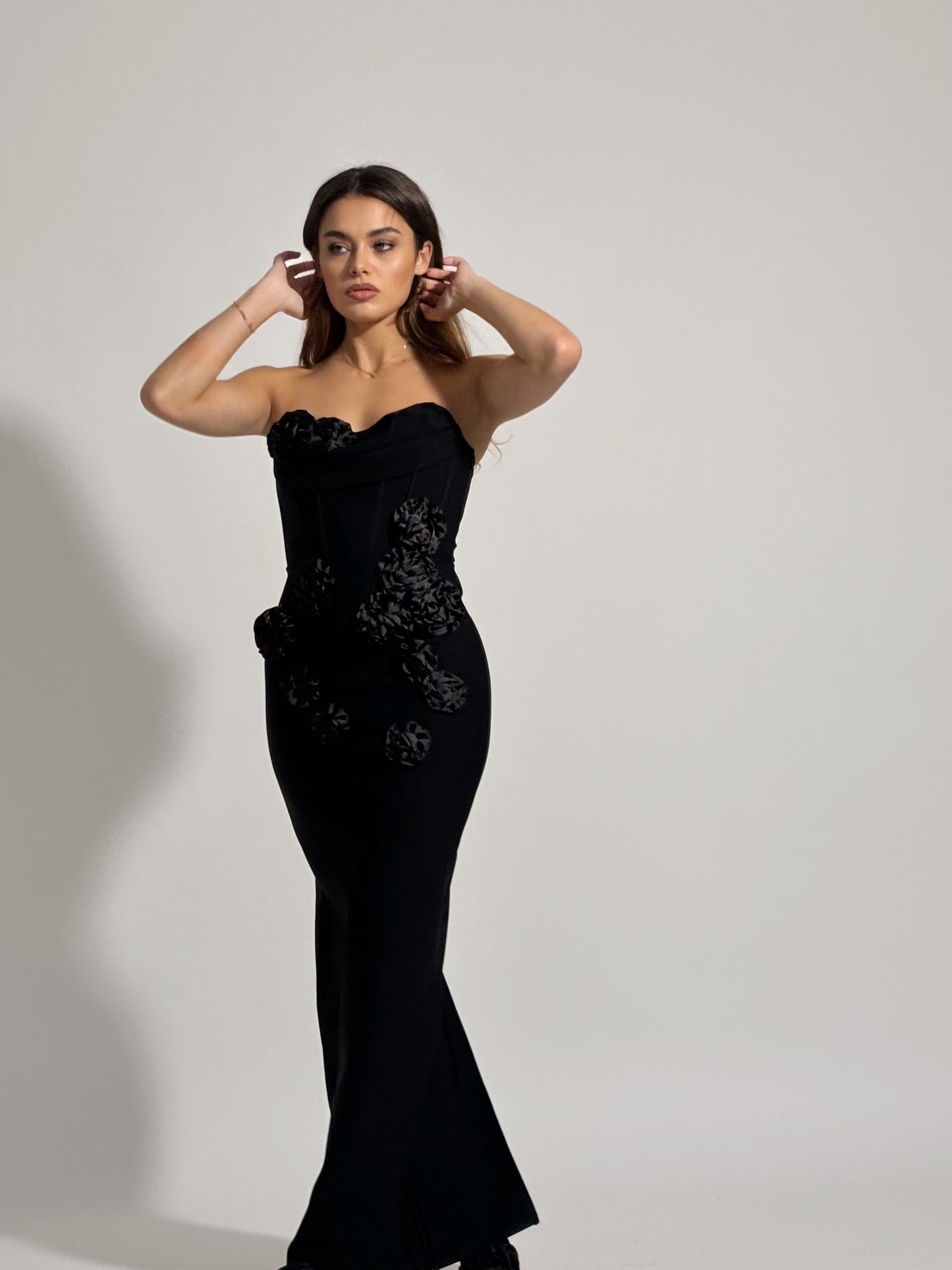 Бандажна рокля Emily с рози