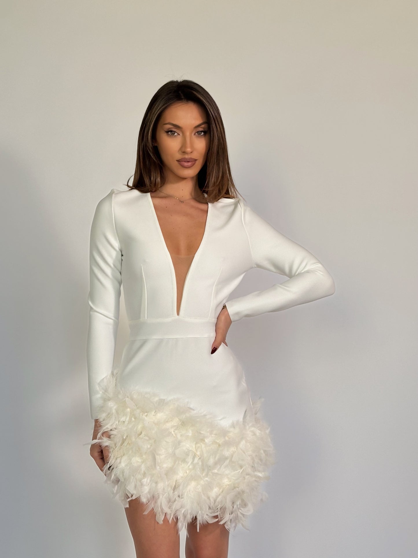 Бандажна рокля Lovita с пера