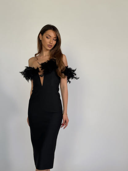 Бандажна рокля с Estrell с естествени пера