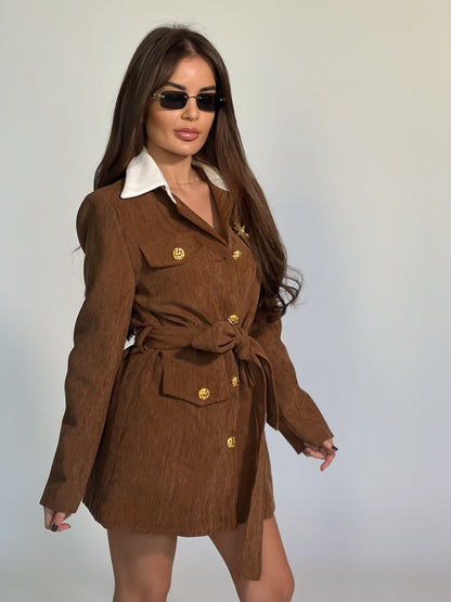 Рокля/сако Betti с колан и брошка