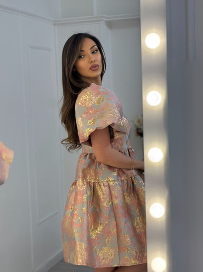 Рокля Glamour със златен ефект